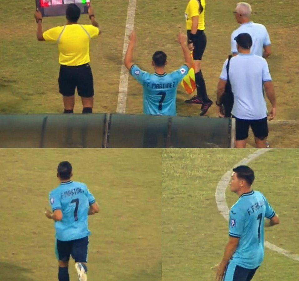 Francisco Martínez debutó con el dorsal 7 y se puso de rodillas antes de ingresar a la cancha.