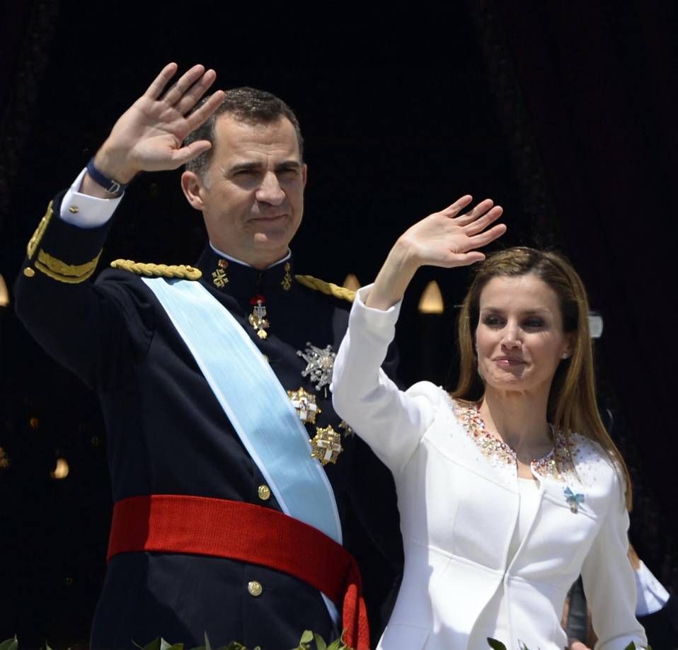 El 19 de junio de 2014, 17 días después del anuncio de la abdicación de Juan Carlos, Felipe, entonces de 46 años, fue proclamado <b>rey</b> de <b>España</b> por las Cortes, el Parlamento español.