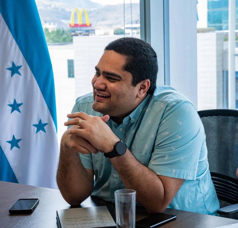 En sus declaraciones, Cardona arremetió contra la exprimera dama, dijo que está cobrando los favores que hizo a políticos el expresidente Juan Orlando Hernández.