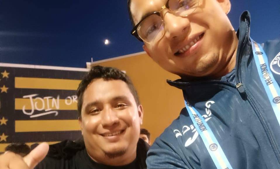 Recientemente tambíen se había tomado fotos con Emilio Izaguirre en un evento para latinos en Filadelfia.