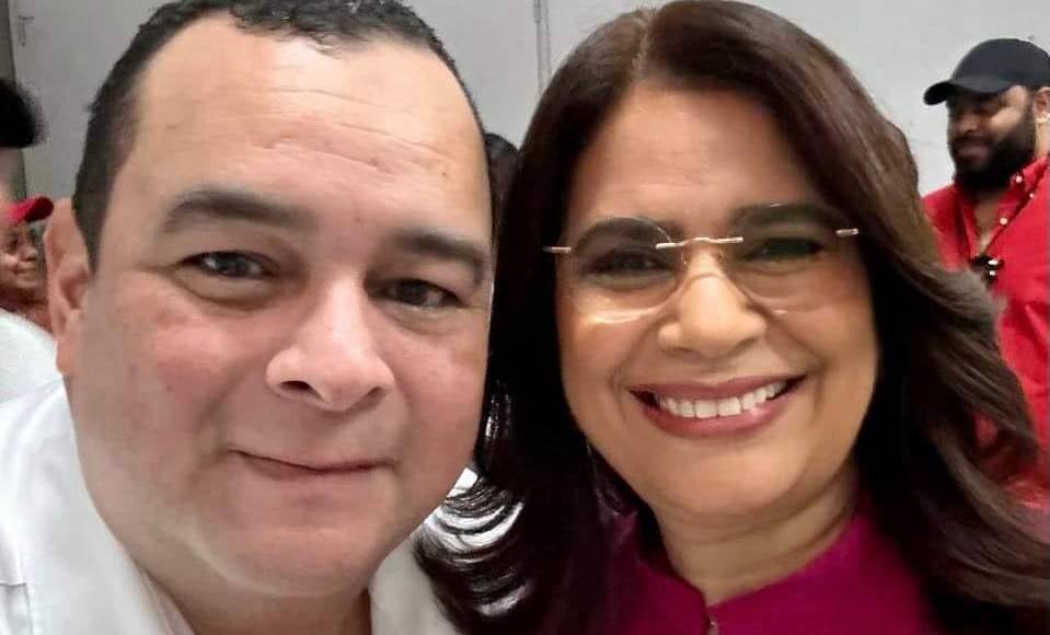 “Esta capital, esta ciudad, ya días dejó de ser cachureca. Esta capital hoy vibra con un corazón que late, que hierve, que lucha y hoy tiene un corazón rojito como esa bandera”, agregó mientras sus seguidores ondeaban las banderas en el recinto.