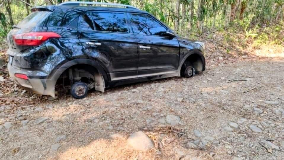 Así dejaron el vehículo los ladrones.