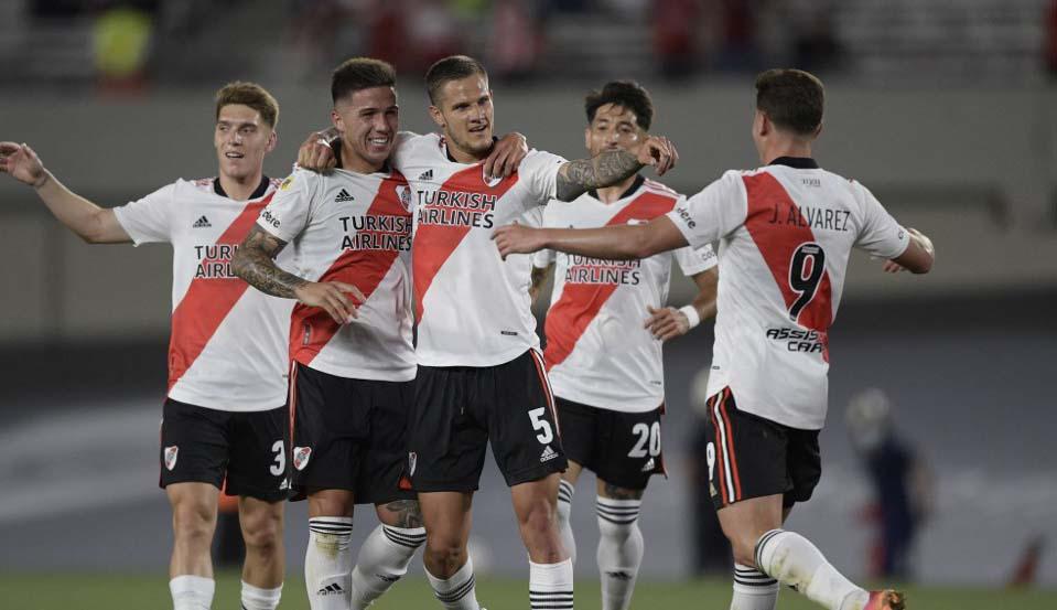 River Plate goleó a Argentinos y se encamina al título de liga