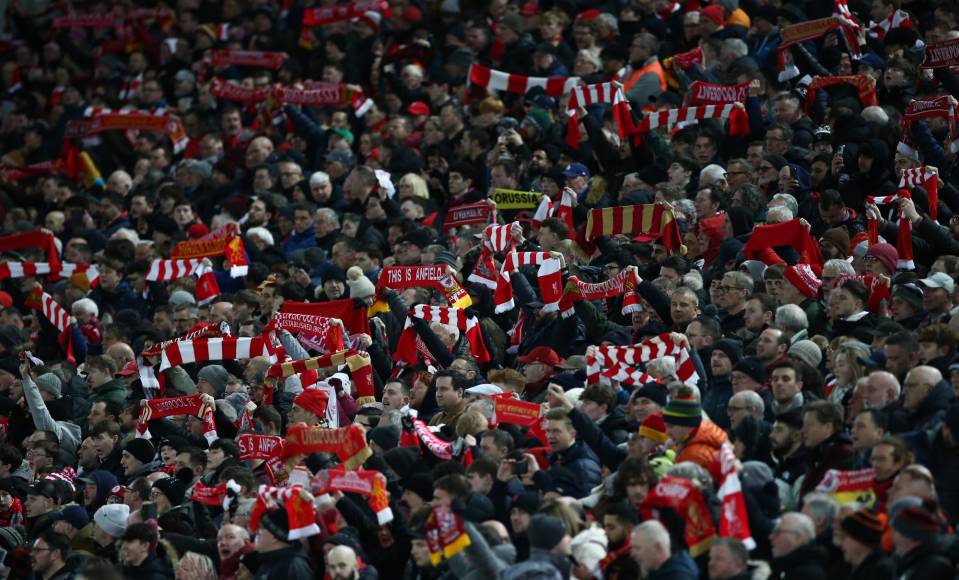 La afición del Liverpool vivió una fiesta luego de humillar a su eterno rival, el Manchester United.
