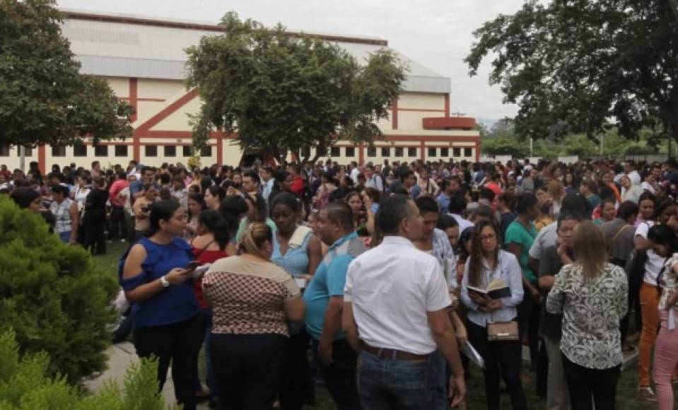 Por su parte el secretario de Educación, Arnaldo Bueso, dijo las pruebas del Concurso Docente 2019 se desarrollan con normalidad. “Estaremos informando sistemáticamente sobre los resultados de estas pruebas”.