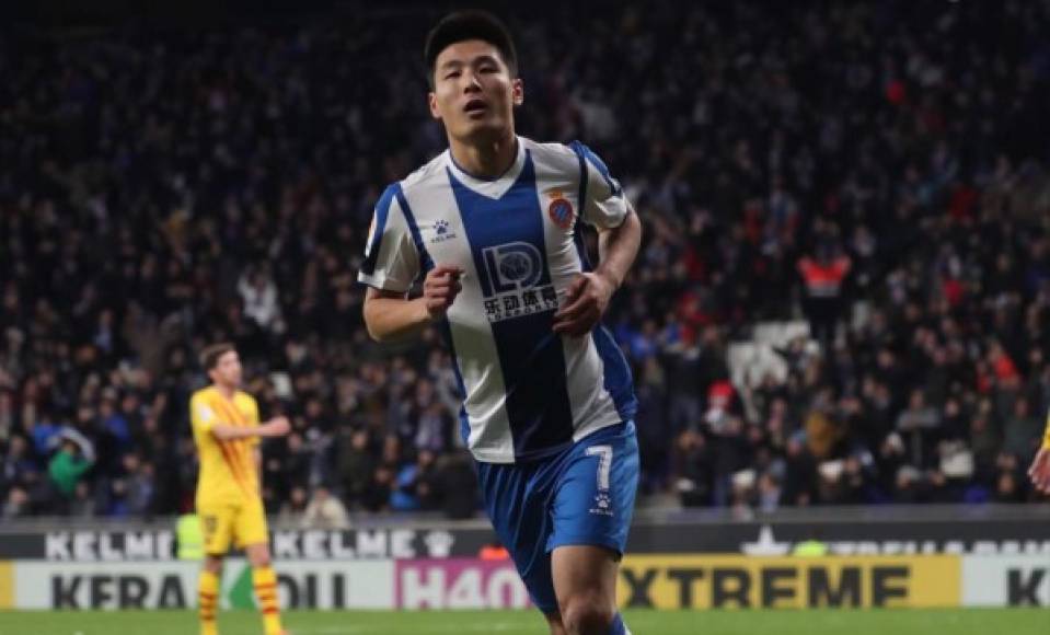 El chino Wu Lei anotó el empate 2-2 del Espanyol contra el Barcelona.