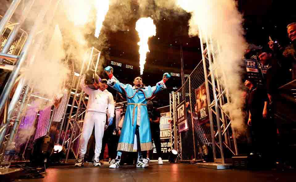 Familiar de Muhammad Ali se rinde a Teófimo López y Honduras