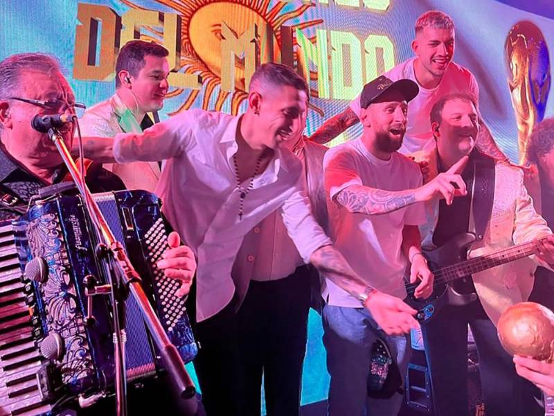 Lionel Messi ofreció en la noche del jueves una gran fiesta en Rosario, su ciudad nata, para despedir el año con amigos y compañeros en la selección argentina de fútbol que recientemente se consagró campeona en Qatar 2022. Hubo de todo.