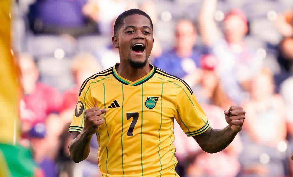 Se trata de Leon Bailey, quien hizo una tremenda denuncia contra la Federación de Jamaica por los tratos que les dan a todos su jugadores, incluyéndose.