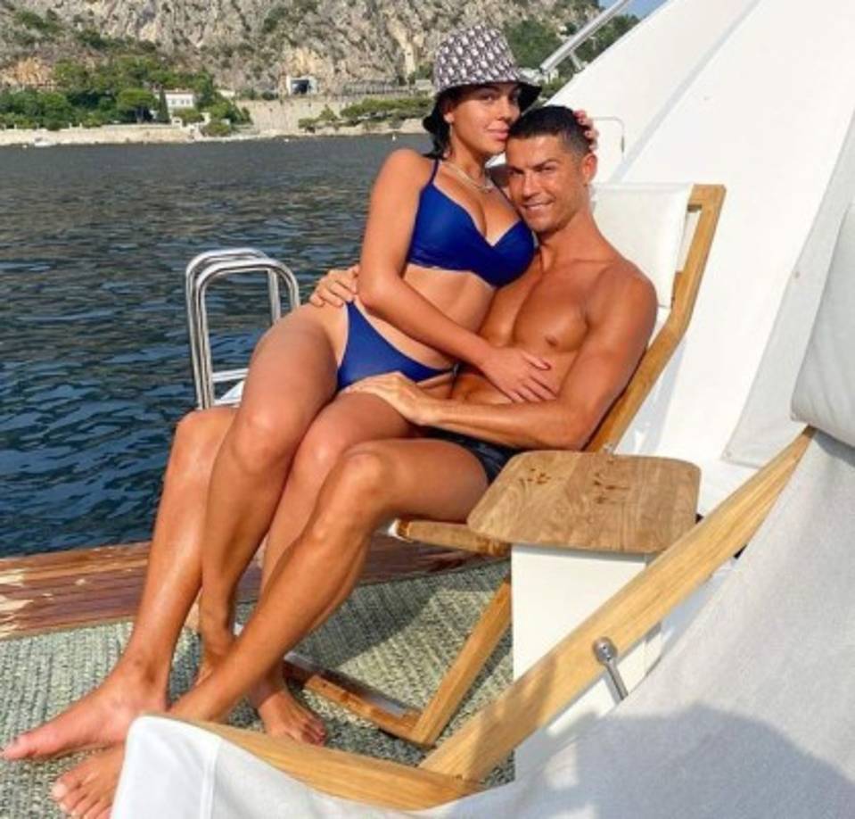 CR7 y Georgina Rodríguez han presumido su cuerpazo en las redes sociales en las lujosas vacaciones que han disfrutado en los últimos días.