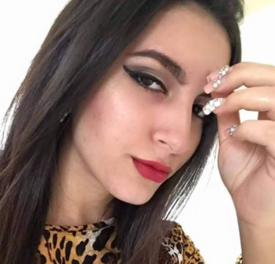 Estudio Licenciatura en Administración de Empresas y además de una maestría en Dirección Empresarial.