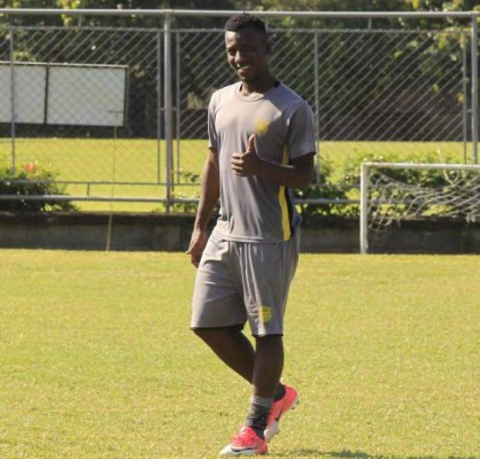 Darixon Vuelto: El delantero hondureño podría convertirse en nuevo legionario hondureño. Se menciona que el Danubio de Uruguay lo pretende, el club es dirigido por Tato García, quien lo tuvo en el Real España.