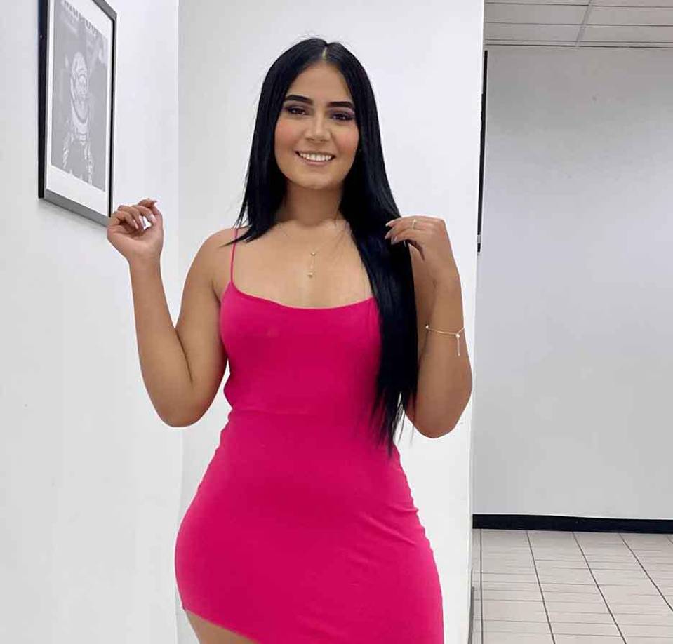 Cristel Osorio se destaca como presentadora de deportes, pero también hace coberturas de los partidos de la Liga Nacional.