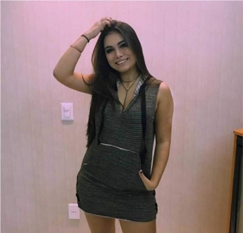 La bella periodista brasileña Andressa Sampaio también estuvo en la fiesta del nuevo fichaje del Real Madrid.