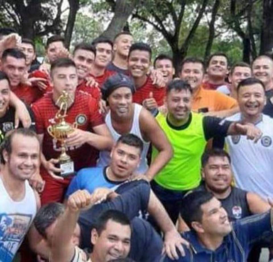 Ronaldinho ganó cómodamente por 11-2. El astro brasileño aportó 5 tantos y brindó 6 asistencias, por lo que tuvo participación directa en la totalidad de los goles.