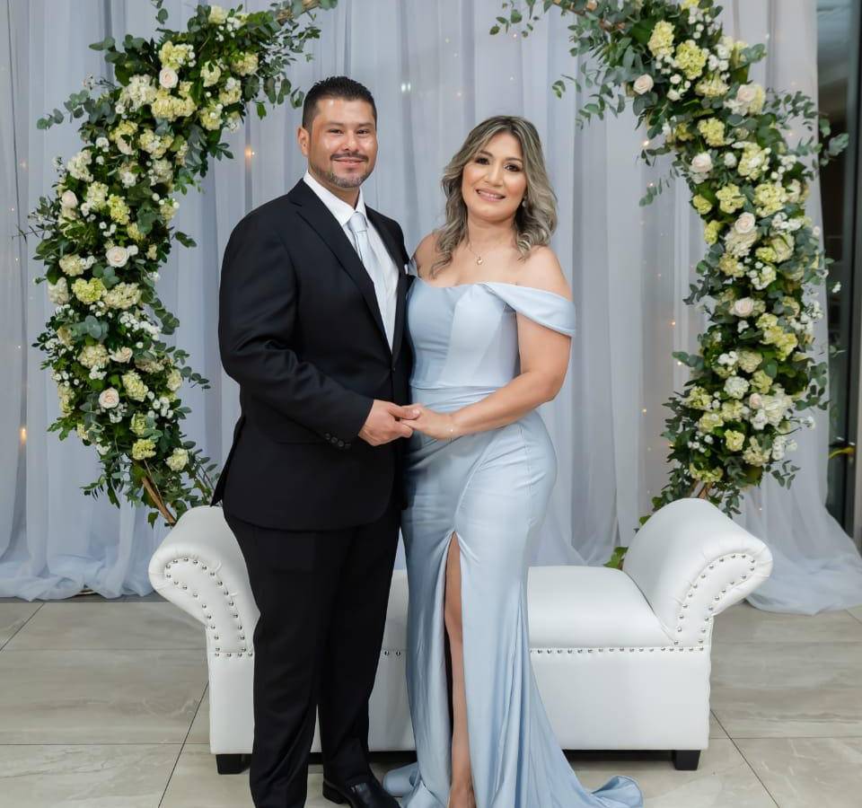Laura Orellana y Juan Carlos Henríquez se unen en sagrado matrimonio