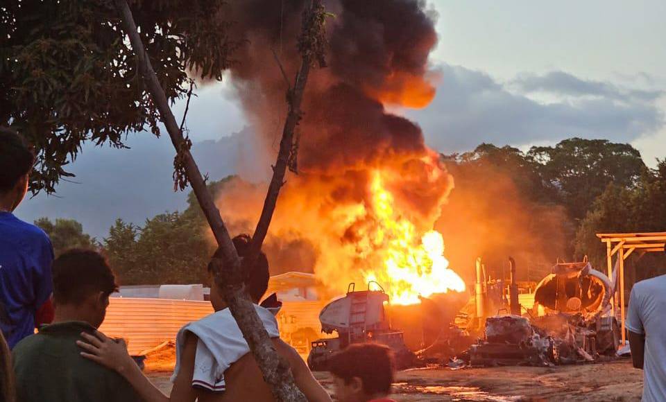 En el combate del siniestro participaron elementos de las estaciones de la colonia Fesitranh, barrio Los Andes y de la colonia Prado Alto. 