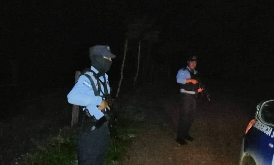 No obstante, fue solo señuelo, ya que varios segundos después les comenzaron a disparar hasta quitarles la vida. 