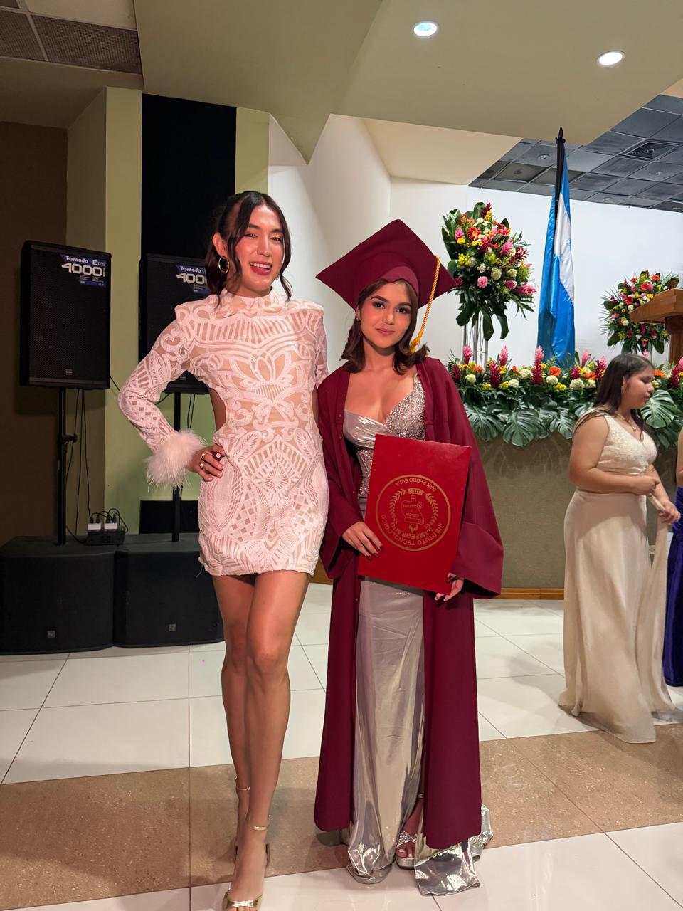 Tiktoker Soy Loruga se gradúa y sorprende junto a la Bicha Catracha