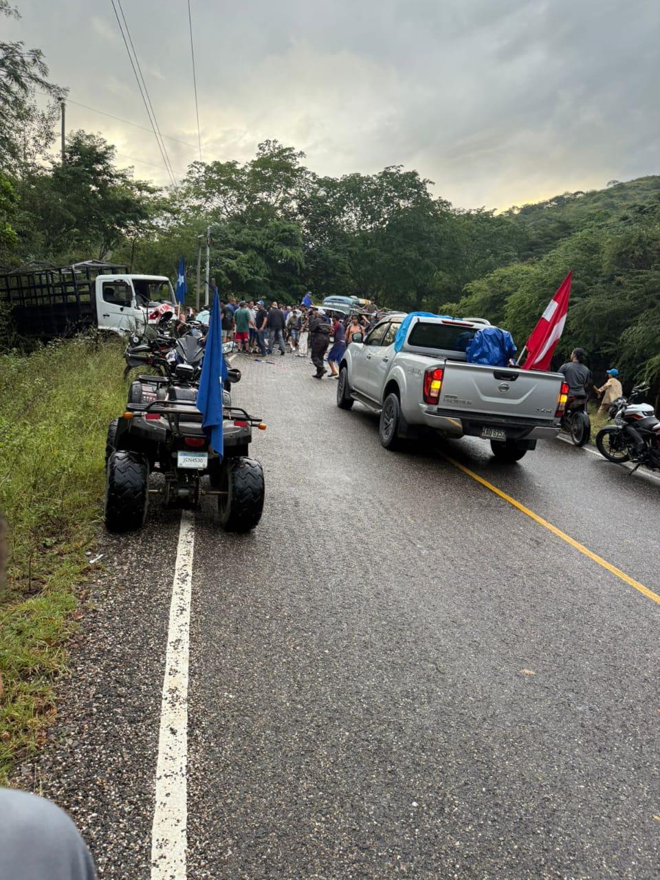 Así iba camión en caravana política que sufrió accidente y deja 8 muertos en Santa Bárbara