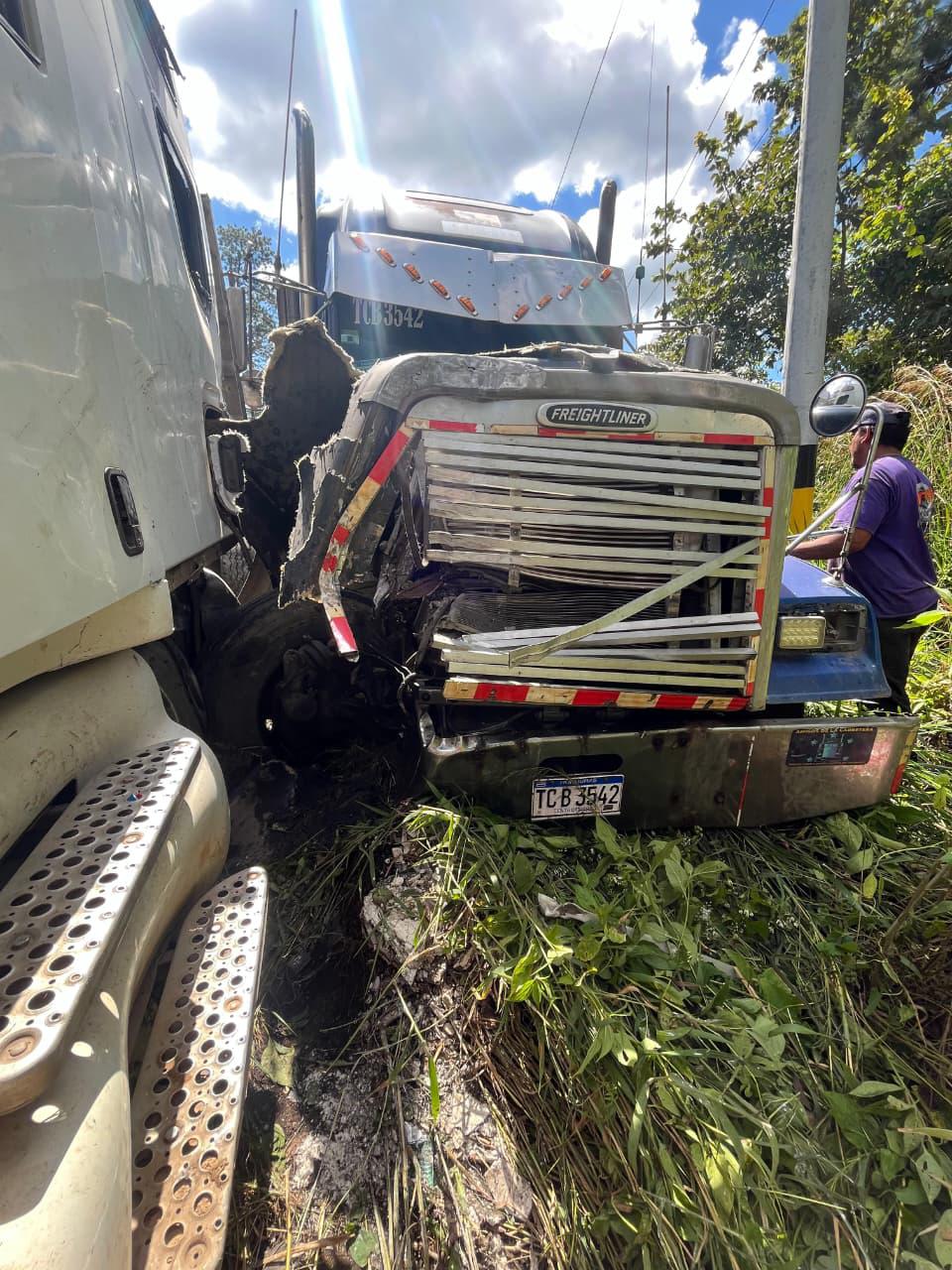 La rastra del héroe hondureño don Elías queda destrozada tras accidente
