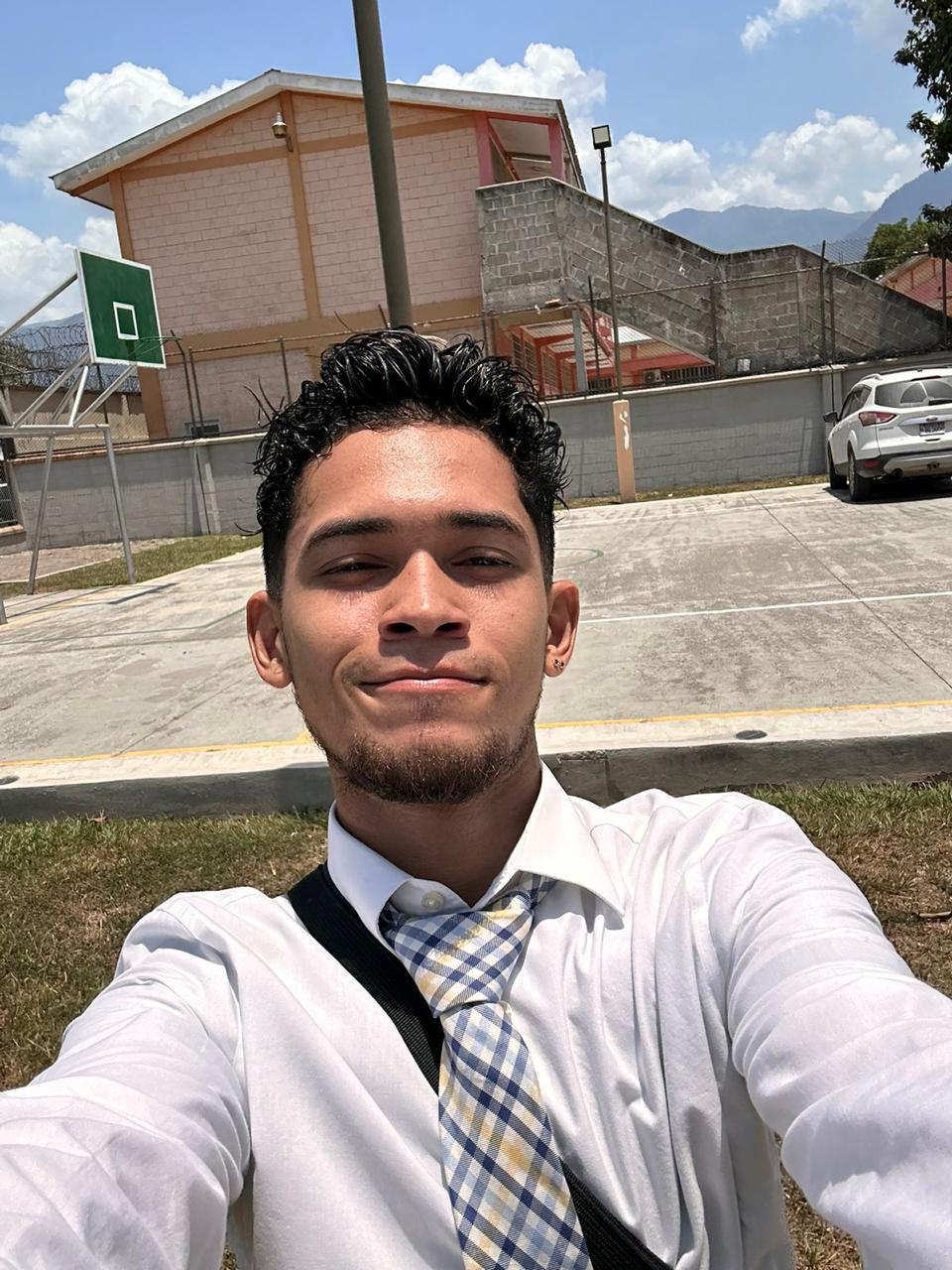 Joven pidió “jalón” para ir a jugar basketball y ahora lleva 23 días desaparecido