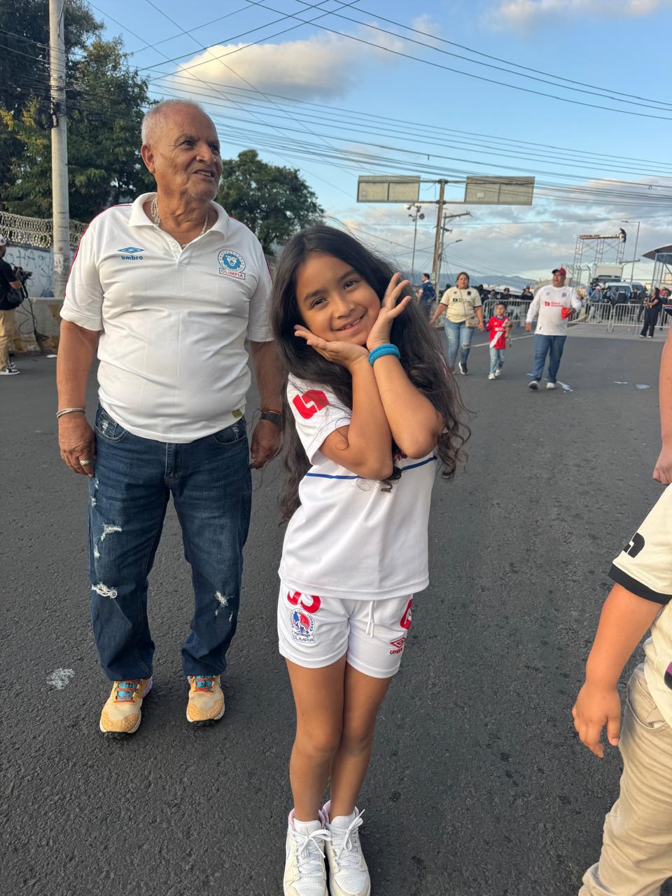 Las bellezas de Supercopa Honduras, aficionada viral del Olimpia y show de Ultra Fiel