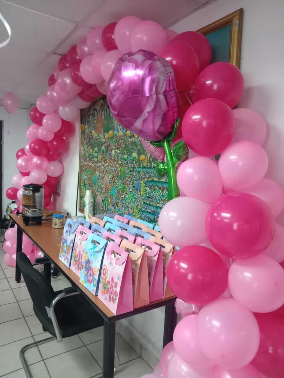 Las organizadoras del evento se esmeraron en crear un ambiente cálido para las invitadas, a quienes despidieron con un obsequio cada una.