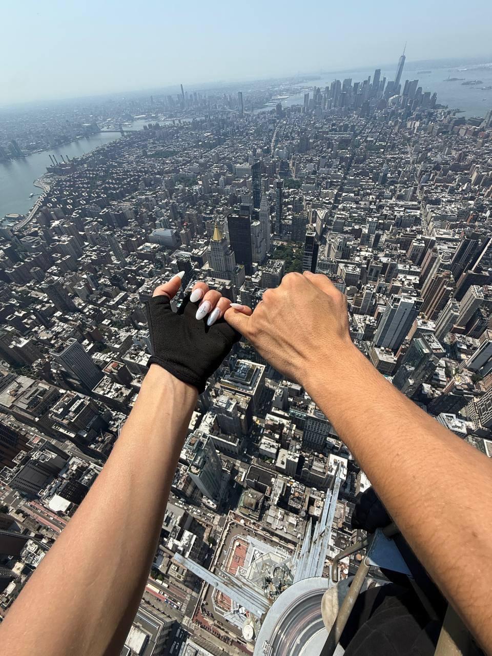 Escalaron el Empire State, se comprometieron en la cima y terminaron detenidos