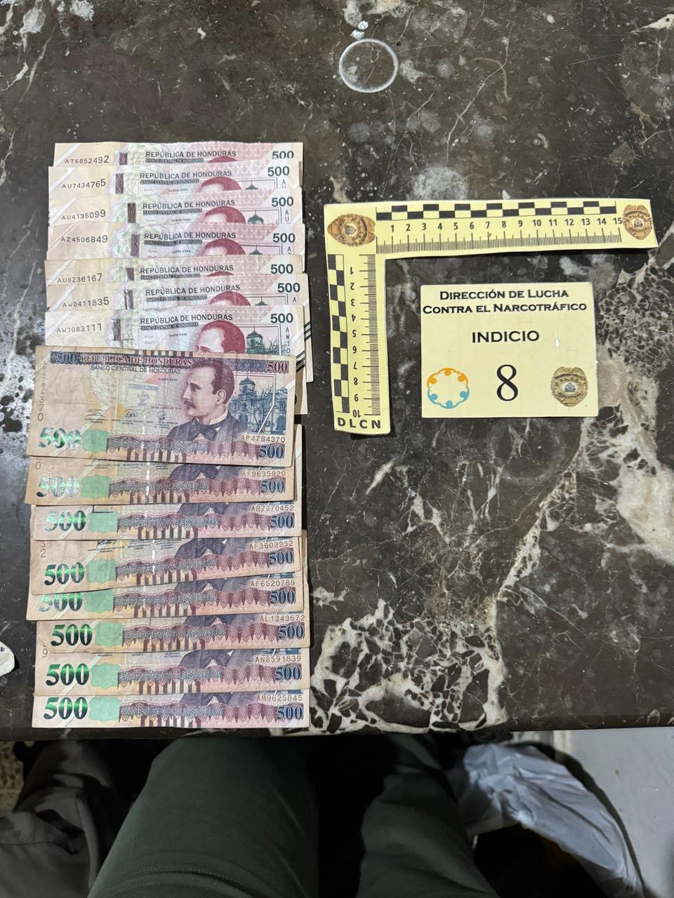 Allanamiento en El Roble deja un detenido y decomiso de supuesta droga, armas y seis carros