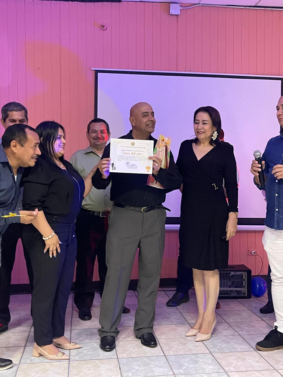 Educación de Cortés celebra el Día del Padre en un ambiente de unión y compañerismo