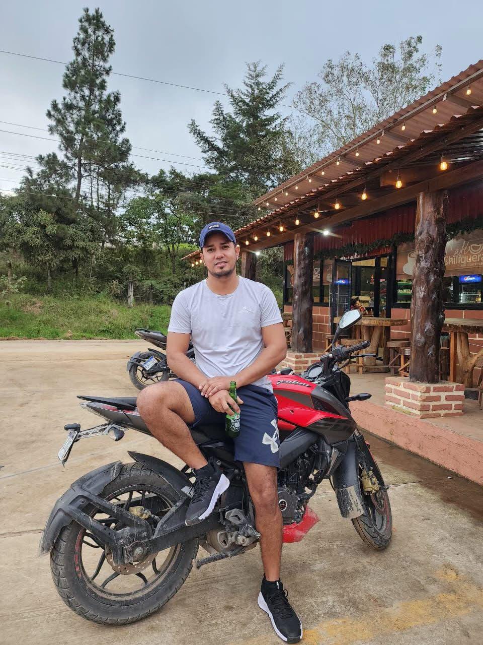 Madre de Favio viajó de Olancho a festejar el Día de la Madre; ambos fueron acribillados frente al JTR