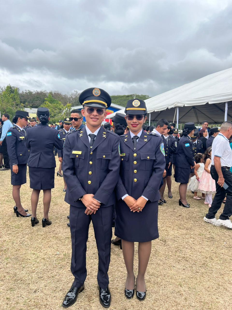 Danier Fúnez, de periodista a policía: recibe ascenso en la Policía Nacional