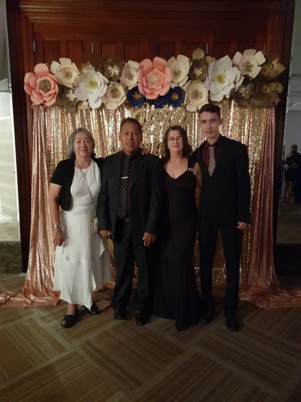 Instituto Bilingüe Aurora festeja un nuevo éxito de sus graduandos