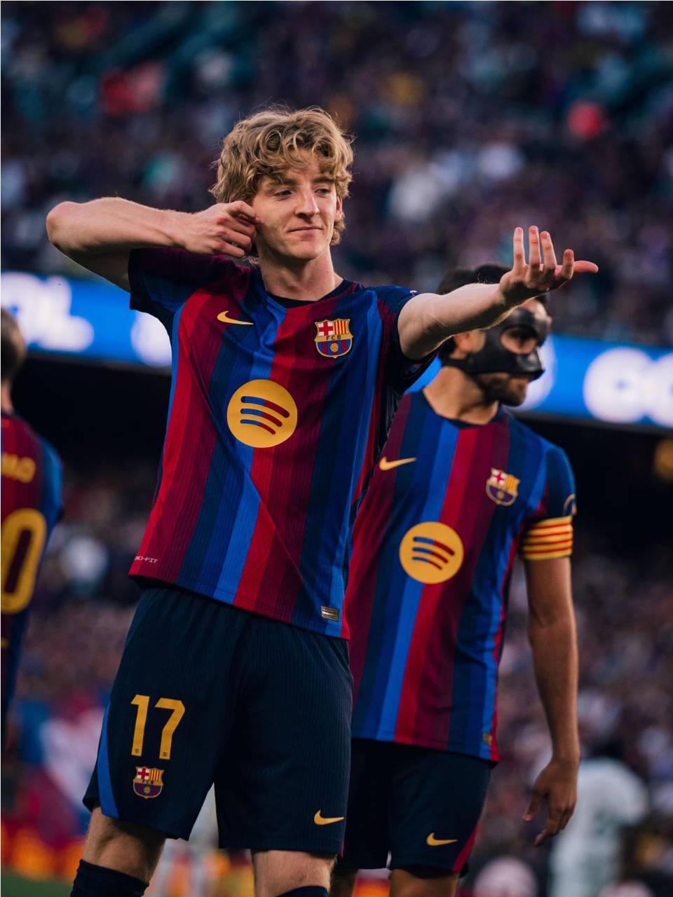 Anthony Gordon se estrenó en la Liga Española y marcó su primer gol con el Barcelona.