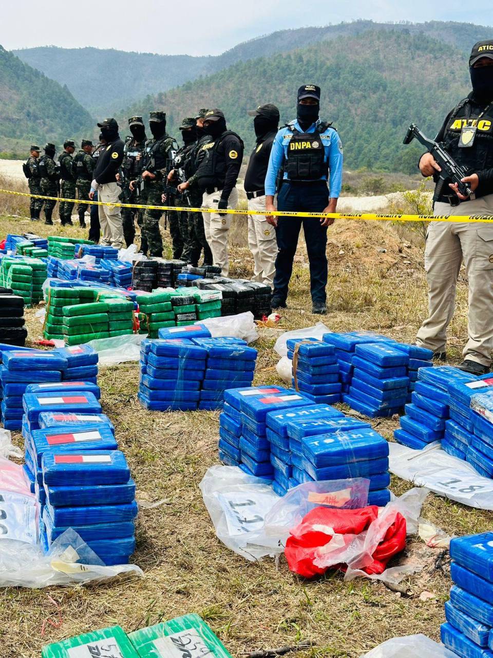 $!Honduras sigue siendo país de tránsito para el narcotráfico y lo evidencian los enormes cargamentos de cocaína que se decomisan con regularidad en el país.