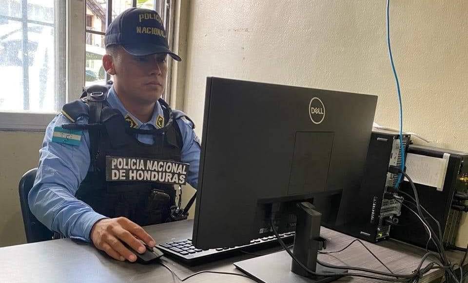 Cabe destacar que, la medida no aplica si el agente policial realiza sus tiktok o publicaciones vistiendo de forma civil, no portando el uniforme.