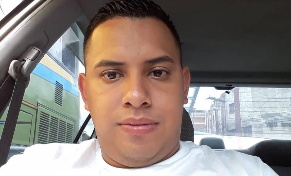 Al menos seis individuos armaron un tiroteo de una media hora dejando a Zamora mortalmente herido.