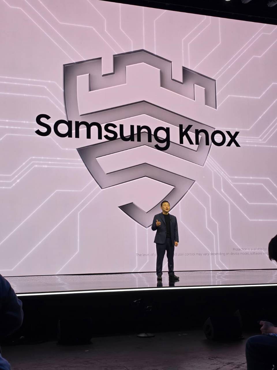 “Con la serie Galaxy S26, nos enfocamos en que la IA se sienta sencilla al diseñarla para completar tareas de forma natural, trabajando silenciosamente en un segundo plano para que las personas puedan concentrarse en lo que realmente importa”.