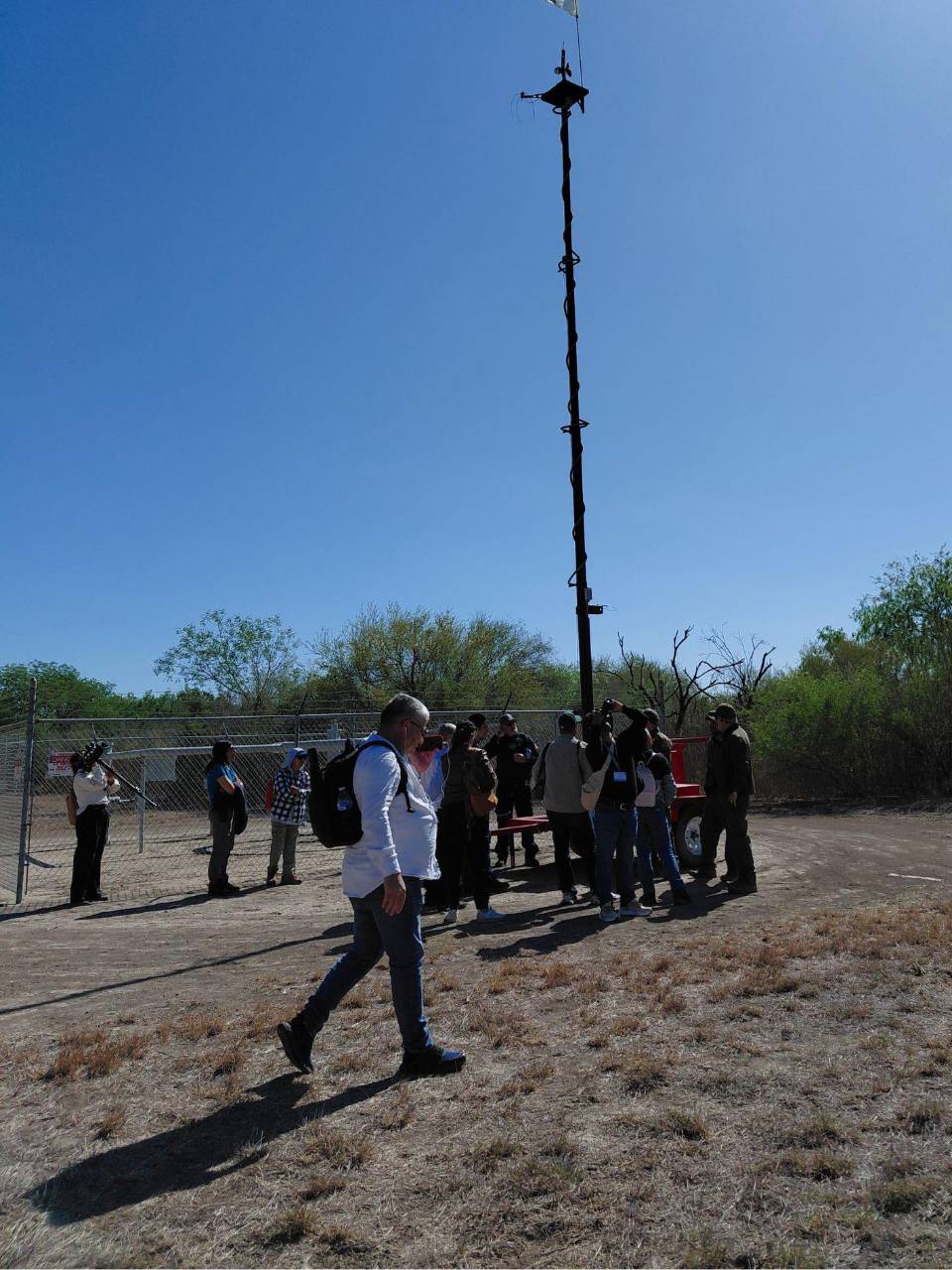 Botones de auxilio en el tortuoso camino, la última opción en la frontera
