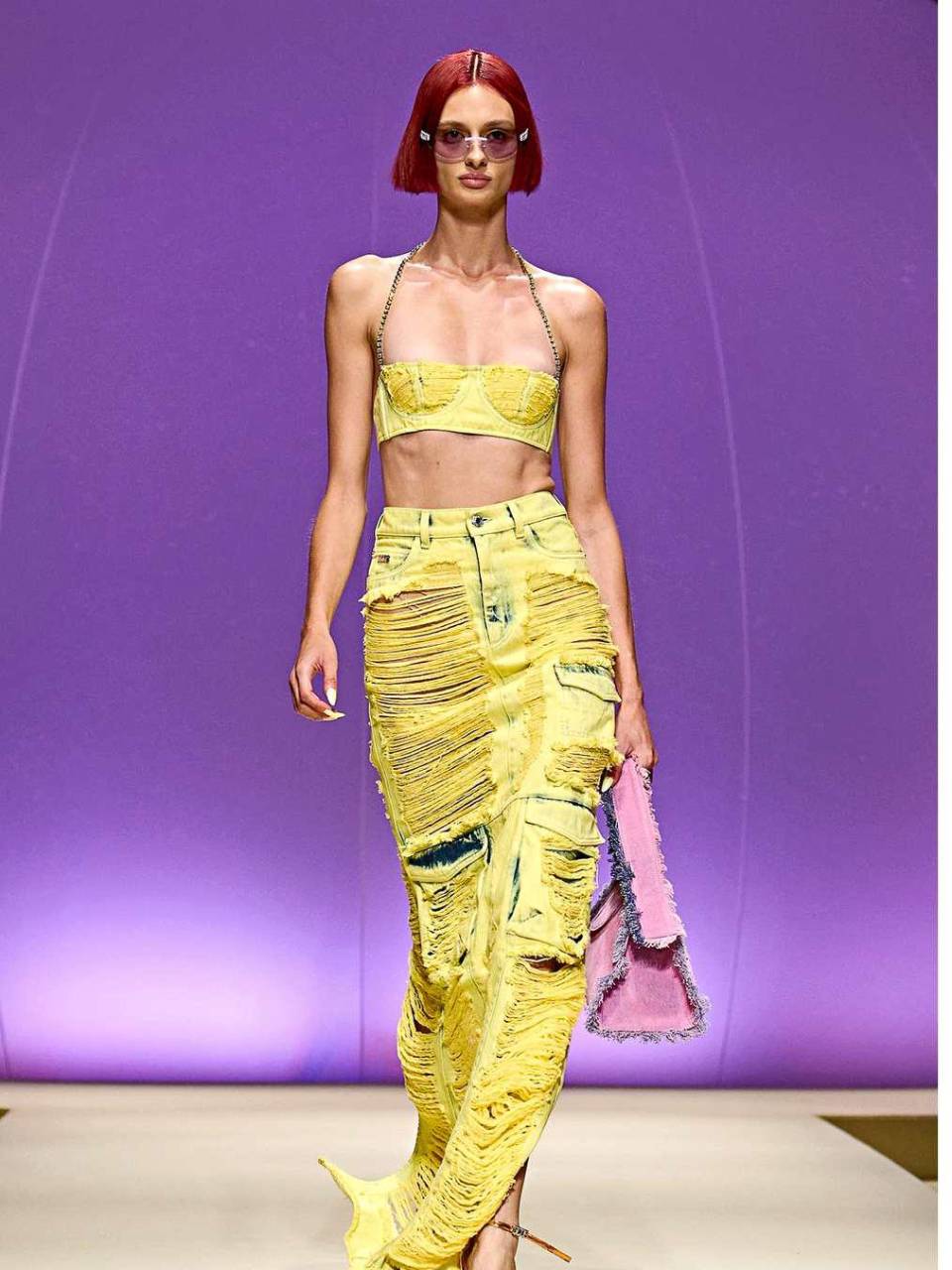 Las faldas de mezclilla son tendencia también, desde las más clásicas hasta las de estilo boho, pasando por las retro de efecto desgastado.