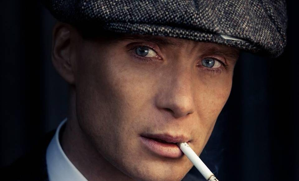 Pero la experiencia le despertó una pasión de actuar en público, que le hizo descubrir una debilidad por el teatro, donde comenzó a foguearse como actor.“El aspecto más importante de la música es tocar en vivo y cuando pasé al teatro sentí que era algo similar, porque había un intercambio con el público”, añadió.En 1996, en aquellos años musicales, conoció en un concierto a Yvonne McGuinness, con quien se casó en 2004.