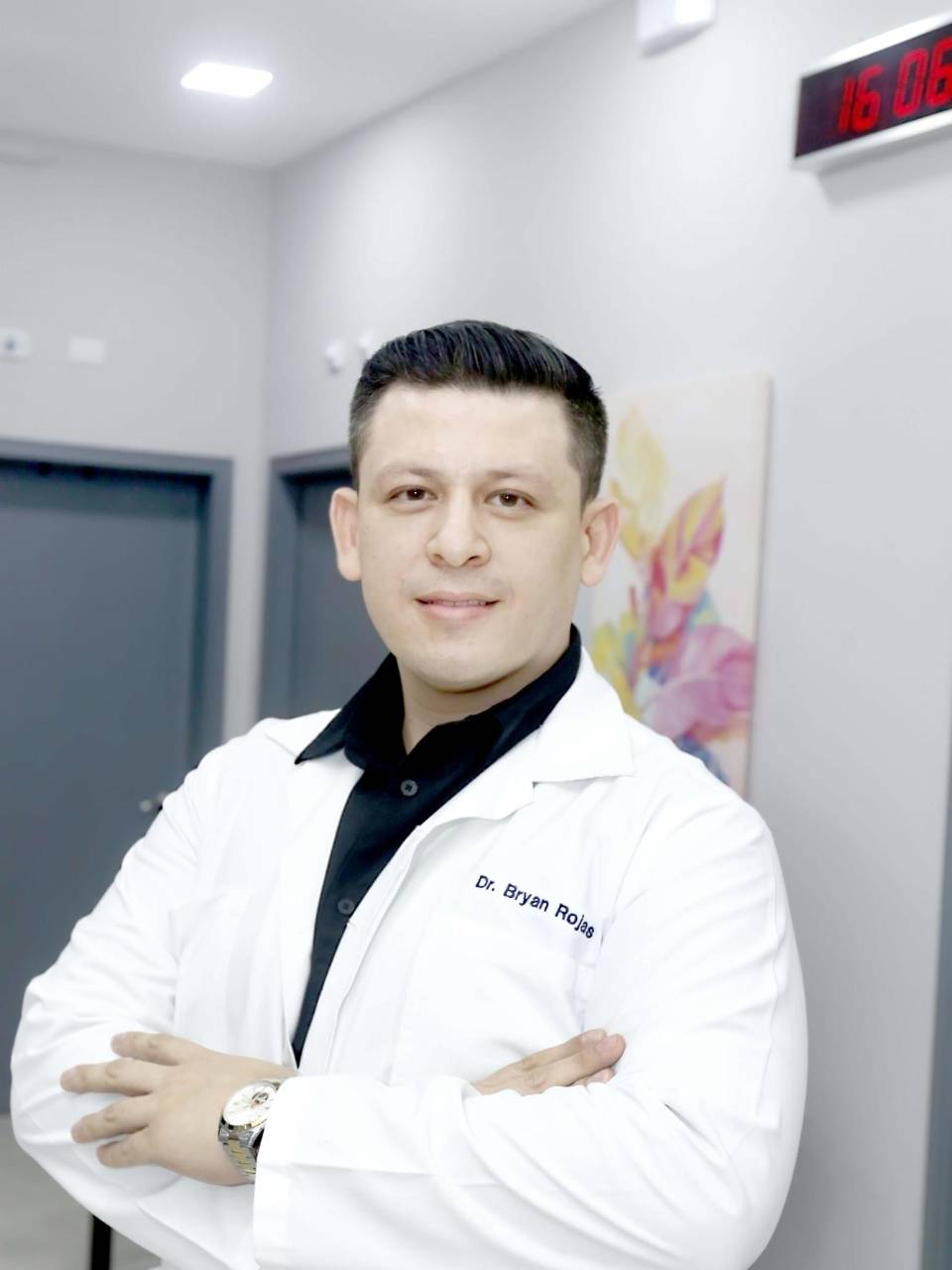 “Recibir un diagnóstico crónico puede generar miedo, frustración o ansiedad. Por eso, el acompañamiento emocional es una parte esencial del tratamiento integral”, afirma el Dr. Bryan Rojas, Medicina Interna - Nutrición y Obesidad