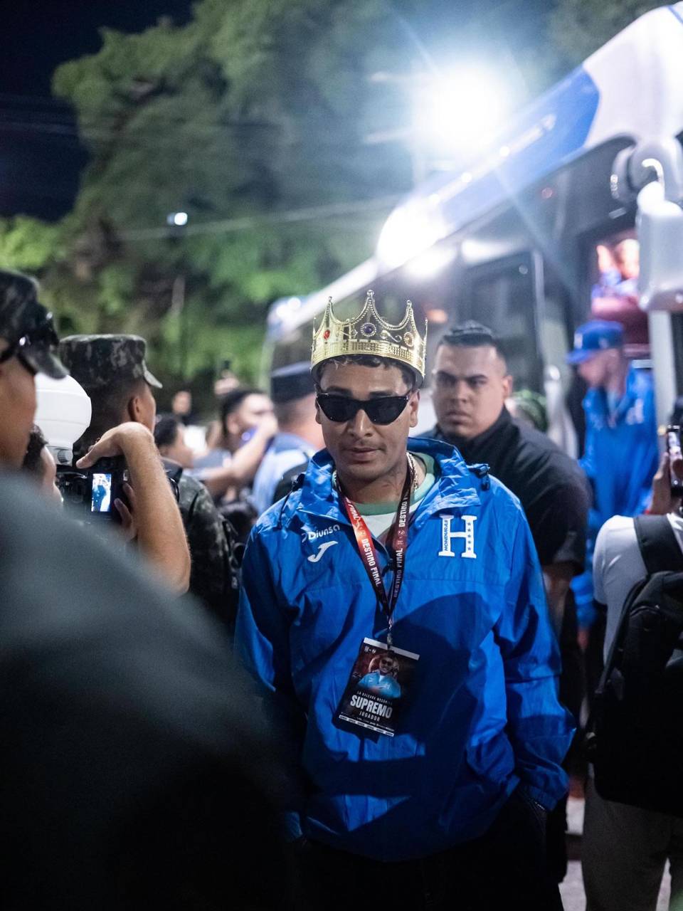 Así fue la llegada de Supremo al estadio Ceibeño.