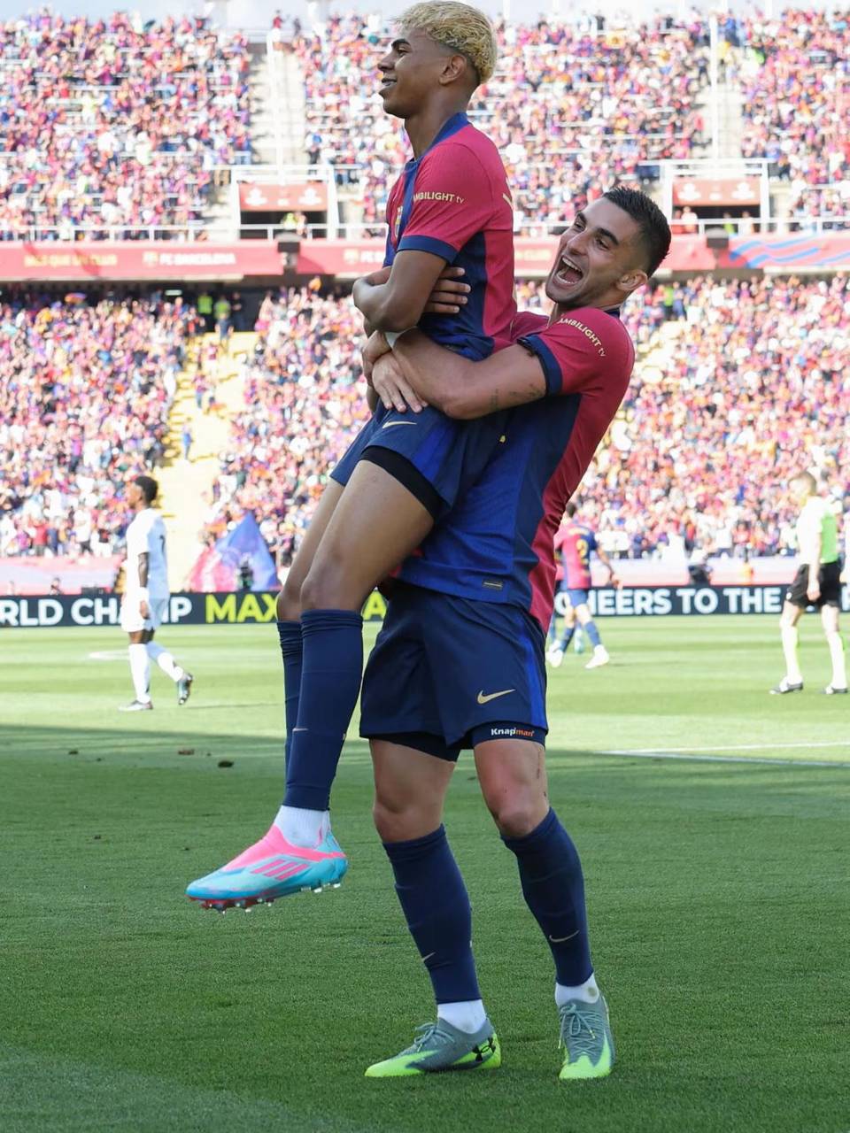 Barcelona Da El Golpe Definitivo Al Real Madrid Y Se Adue a De LaLiga