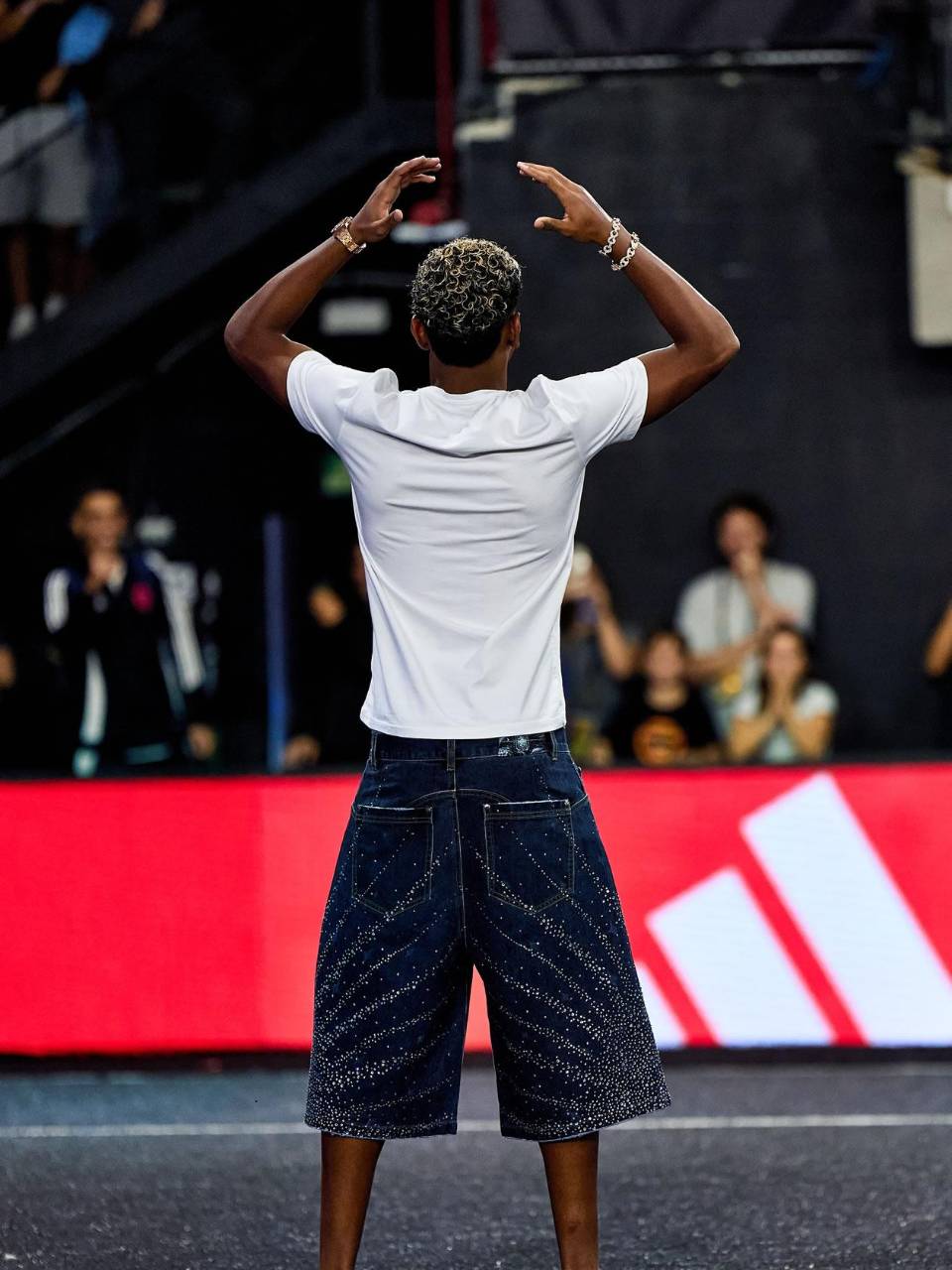 La celebración de Lamine Yamal tras su penal.