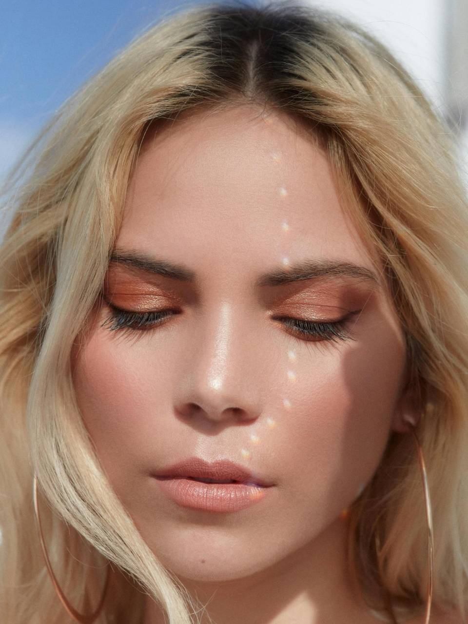 Este maquillaje recrea el efecto buena cara del verano.