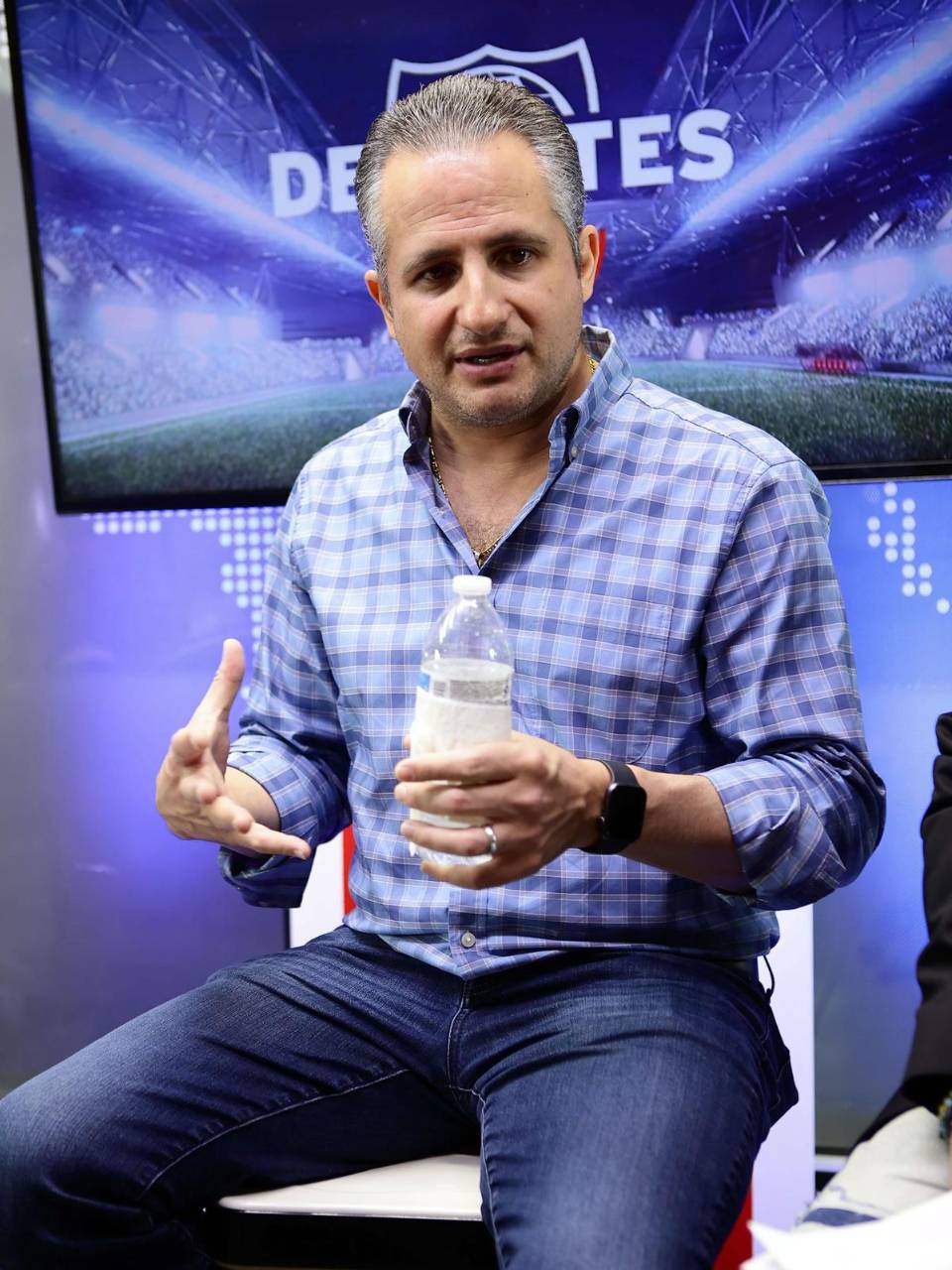 Elías Burbara durante la entrevista con Diario La Prensa.