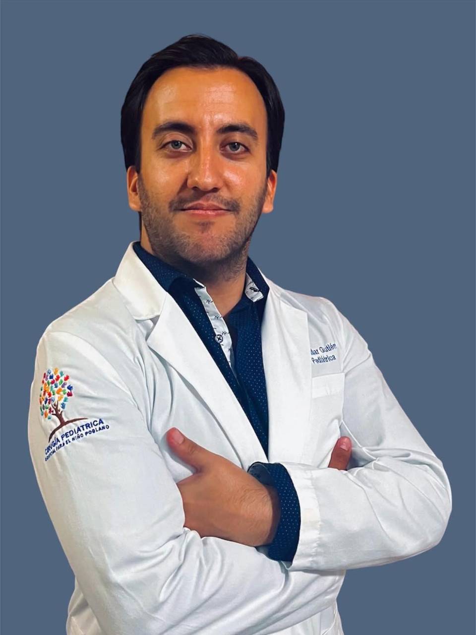 Carlos Aguilar, conocido como Doctor Charlie, participa como invitado especial en la Expo Bebé 2026, donde compartirá consejos y experiencias sobre salud y crianza con las familias asistentes.