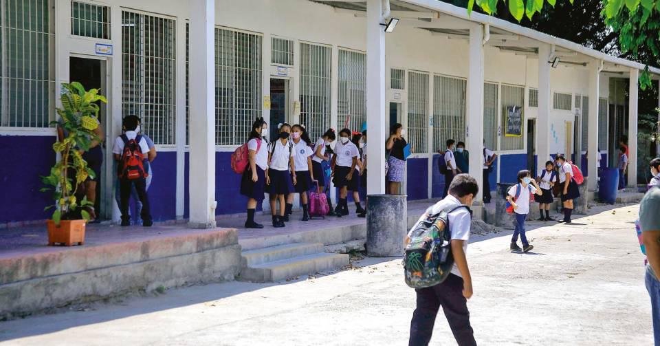 Implementan lectura obligatoria del libro El Golpe 28J en colegios de Honduras